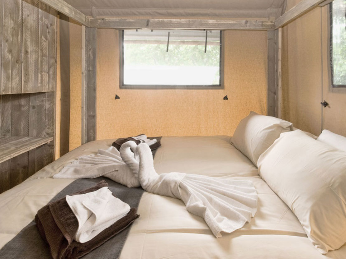 Club Lodge Safari Tent bedroom